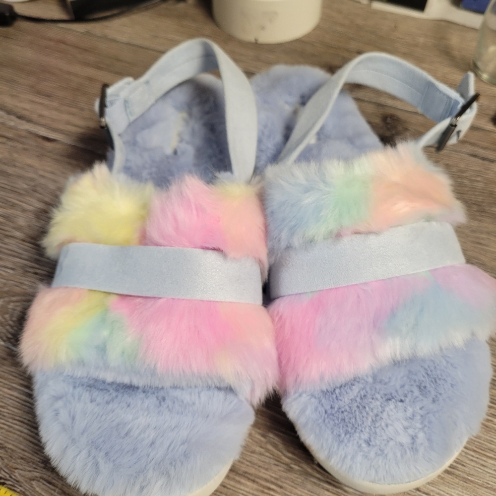 Koolaburra by UGG‎ NWOT Fluff Rainbow Sandals Size 10